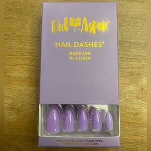 Red aspen nail dashes in Periwinkle, Priscilla